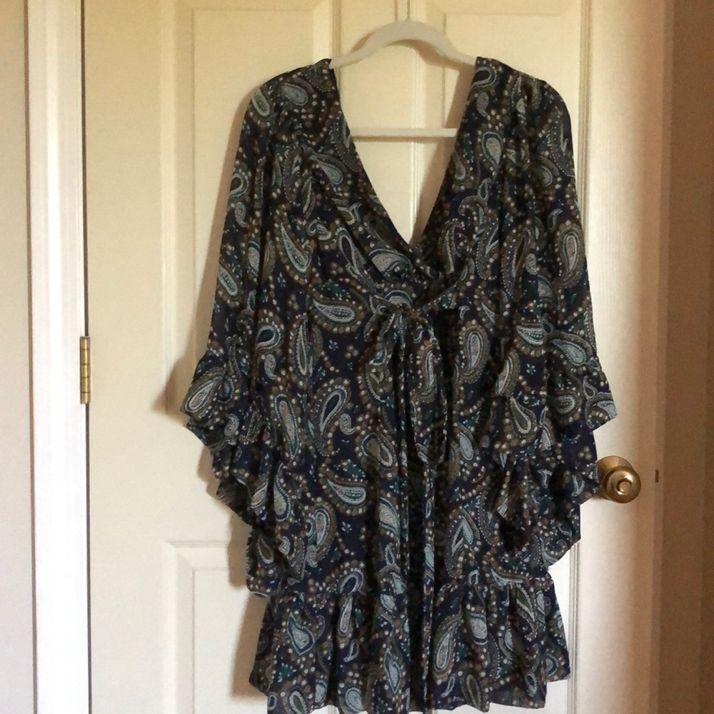 Betsy Johnson 💙 | Flirty paisley dress